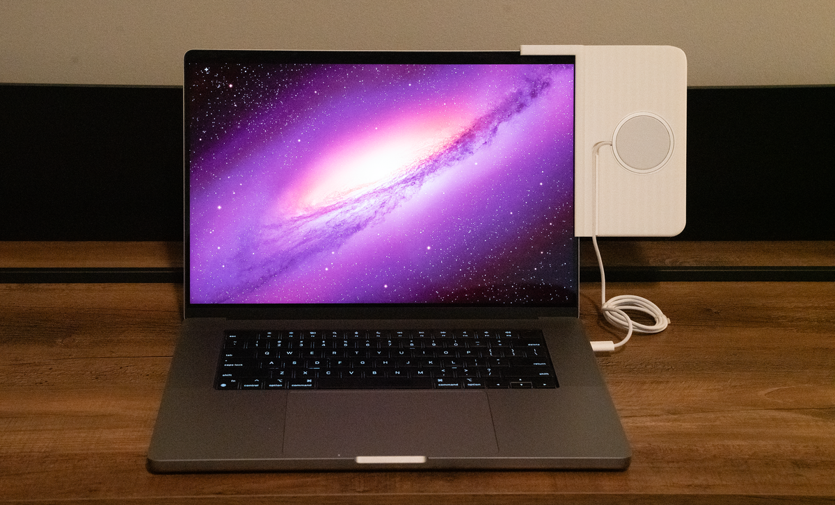 Tecton Forge™ MagSafe Phone Wing – 25W Side-Mount Charger for MacBook Pro, Air & Neo