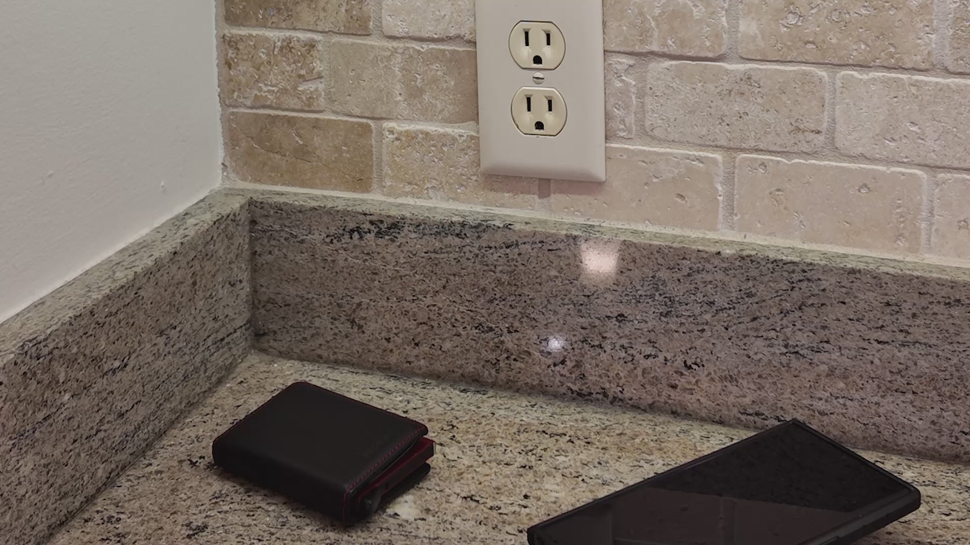 Tecton Nook™ – Solo Wall Plate Mount (Duplex)